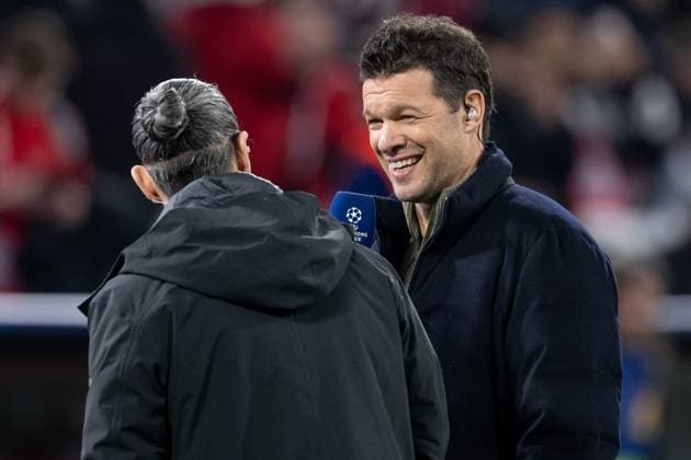 Michael Ballack TV Expert, DAZN laughs, smiles GER, FC Bayern Muenchen vs Bayer 04 Leverkusen, Football, Champions League, Round of 16, First leg, Season 2024 2025, 05 03 DFL DFB REGULATIONS PROHIBIT ANY USE OF PHOTOGRAPHS as IMAGE SEQUENCES and or QUASI VIDEO GER, FC Bayern Muenchen vs Bayer 04 Leverkusen, Football, Champions League, Round of 16, First leg, 2024 2025 season, 05 03 Muenchen Copyright: xEibner-Pressefoto HeikexFeinerx EP_HFR