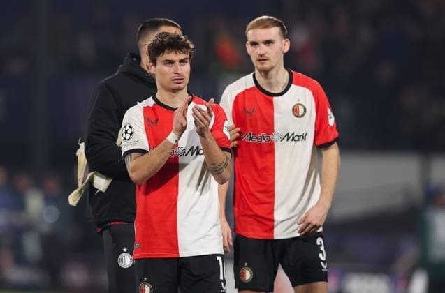 2025-03-05 Feyenoord v FC Internazionale Milano - UEFA Champions League 2024 25 Round of 16 First Leg ROTTERDAM, NETHERLANDS - MARCH 5: Hugo Bueno of Feyenoord is thanking the fans for their support after losing the match during the UEFA Champions League 2024 25 Round of 16 First Leg match between Feyenoord and FC Internazionale Milano at Stadion Feijenoord on March 5, 2025 in Rotterdam, Netherlands. Rotterdam Stadion Feijenoord Netherlands Content not available for redistribution in The Netherlands directly or indirectly through any third parties. Copyright: xHansxvanxderxValkx