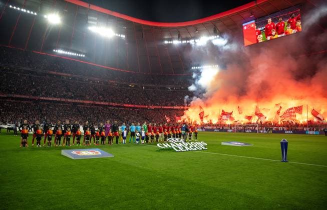 Soccer, Men, 2024 2025 season, Champions League round of 16, first leg, FC Bayern Munich Bayer Leverkusen, Bayern fans set off pyrotechnics, 05 03 2025, Copyright: xMatthiasxKochx