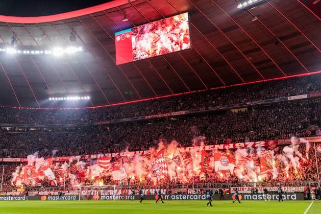 UEFA Champions League, FC Bayern Munich Bayer 04 Leverkusen 05 03 2025 At the start of the match, numerous Bengalos burn in the south curve of the FC Bayern Munich fans UEFA Champions League round of 16 first leg, FC Bayern Munich Bayer 04 Leverkusen Munich, Allianz Arena on 05 03 2025 Copyright: xBEAUTIFULxSPORTS Wunderlx