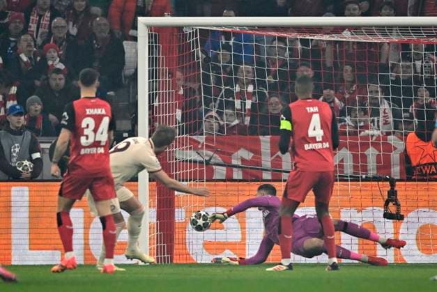 GOAL for 1 0 Harry Kane FC Bayern Muenchen FCB 09 Goal kick Action Goal chance against goalkeeper Matej Kovar Bayer 04 Leverkusen 17 FC Bayern Muenchen FCB vs Bayer 04 Leverkusen B04 Round of 16 first leg 05 03 2025 DFL REGULATIONS PROHIBIT ANY USE OF PHOTOGRAPHS AS IMAGE SEQUENCES AND OR QUASI VIDEO FC Bayern Muenchen FCB vs Bayer 04 Leverkusen B04