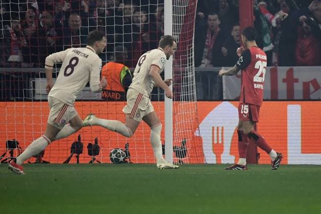 05 03 2025, xemx, Football UEFA Champions League, FC Bayern Muenchen Bayer 04 Leverkusen v l Torjubel nach dem Tor zum celebrating the goal celebrate 1 0 durch Harry Kane FC Bayern Muenchen DFL DFB REGULATIONS PROHIBIT ANY USE OF PHOTOGRAPHS as IMAGE SEQUENCES and or QUASI VIDEO Muenchen