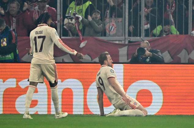 GOAL for 1 0 Harry Kane FC Bayern Muenchen FCB 09 Goal celebration Michael Olise FC Bayern Muenchen FCB 17 FC Bayern Muenchen FCB vs Bayer 04 Leverkusen B04 Round of 16 first leg 05 03 2025 DFL REGULATIONS PROHIBIT ANY USE OF PHOTOGRAPHS AS IMAGE SEQUENCES AND OR QUASI VIDEO FC Bayern Muenchen FCB vs Bayer 04 Leverkusen B04