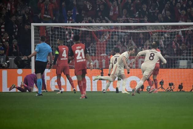 05 03 2025, xemx, Football UEFA Champions League, FC Bayern Muenchen Bayer 04 Leverkusen v l Torjubel nach dem Tor zum celebrating the goal celebrate 1 0 durch Harry Kane FC Bayern Muenchen DFL DFB REGULATIONS PROHIBIT ANY USE OF PHOTOGRAPHS as IMAGE SEQUENCES and or QUASI VIDEO Muenchen