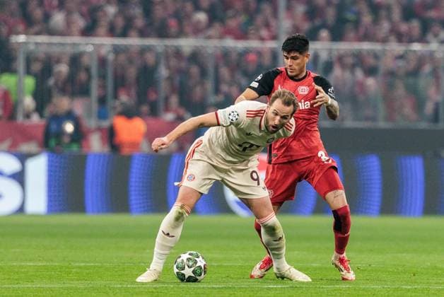 UEFA Champions League, FC Bayern Munich Bayer 04 Leverkusen 05 03 2025 duel Harry Kane FC Bayern Munich, 9 , Piero Hincapie Bayer 04 Leverkusen, 3 UEFA Champions League round of 16 first leg, FC Bayern Munich Bayer 04 Leverkusen Munich, Allianz Arena on 05 03 2025 Copyright: xBEAUTIFULxSPORTS Wunderlx