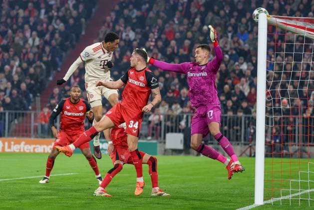 Jamal Musiala 42 FC Bayern Muenchen knocks the ball against the crossbar, Matej Kovar 17 Bayer 04 Leverkusen , Granit Xhaka 34 Bayer 04 Leverkusen , FC Bayern Muenchen vs Bayer 04 Leverkusen, Football, Champions League, Round of 16, First leg, 05 03 2025 Muenchen Bayern Germany Copyright: xkolbert-press ChristianxKolbertx