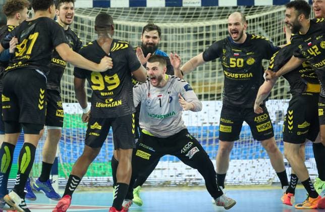 Sport Themen der Woche KW10 Sport Bilder des Tages HC Zagreb v Industria Kielce - EHF Champions League ZAGREB, CROATIA - MARCH 5: Indusria Kielce players celebrating victory after EHF Champions League group phase match between HC Zagreb and Industria Kielce at Arena Zagreb on March 5, 2025 in Zagreb, Croatia.  SanjinxStrukic PIXSELL