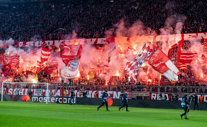 Pyrotechnics in the south curve of the Bayern fans before the start of the match GER, FC Bayern Muenchen vs Bayer 04 Leverkusen, Football, Champions League, round of 16, first leg, 2024 2025 season, 05 03 DFL DFB REGULATIONS PROHIBIT ANY USE OF PHOTOGRAPHS as IMAGE SEQUENCES and or QUASI VIDEO GER, FC Bayern Muenchen vs Bayer 04 Leverkusen, Football, Champions League, Round of 16, First leg, Season 2024 2025, 05 03 Muenchen Copyright: xEibner-Pressefoto HeikexFeinerx EP_HFR
