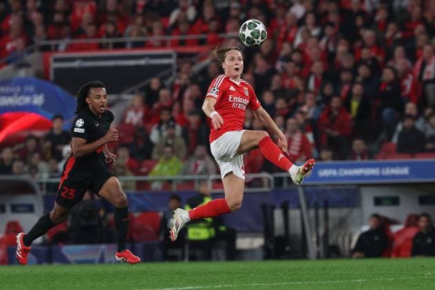 Portugal, Estadio do SL Benfica Lisbon 05 March 2025 Uefa Champions League phase 2024 25 Round of 16 S L Benfica FC Barcelona v l , Jules Kounde FC Barcelona , Andreas Schjelderup S L Benfica Copyright: JoaquimxFerreira