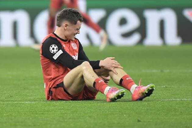 05 03 2025, xemx, Football UEFA Champions League, FC Bayern Muenchen Bayer 04 Leverkusen v l Florian Wirtz Bayer Leverkusen injured, injury, pain, aches DFL DFB REGULATIONS PROHIBIT ANY USE OF PHOTOGRAPHS as IMAGE SEQUENCES and or QUASI VIDEO Muenchen