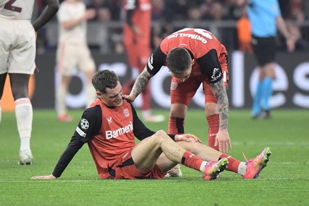 05 03 2025, xemx, Football UEFA Champions League, FC Bayern Muenchen Bayer 04 Leverkusen v l Florian Wirtz Bayer Leverkusen injured, injury, pain, aches DFL DFB REGULATIONS PROHIBIT ANY USE OF PHOTOGRAPHS as IMAGE SEQUENCES and or QUASI VIDEO Muenchen