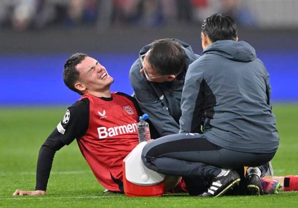 Leroy Sane FC Bayern Muenchen FCB 10 injured Injury Coach FC Bayern Muenchen FCB vs Bayer 04 Leverkusen B04 Round of 16 First leg 05 03 2025 DFL REGULATIONS PROHIBIT ANY USE OF PHOTOGRAPHS AS IMAGE SEQUENCES AND OR QUASI VIDEO FC Bayern Muenchen FCB vs Bayer 04 Leverkusen B04