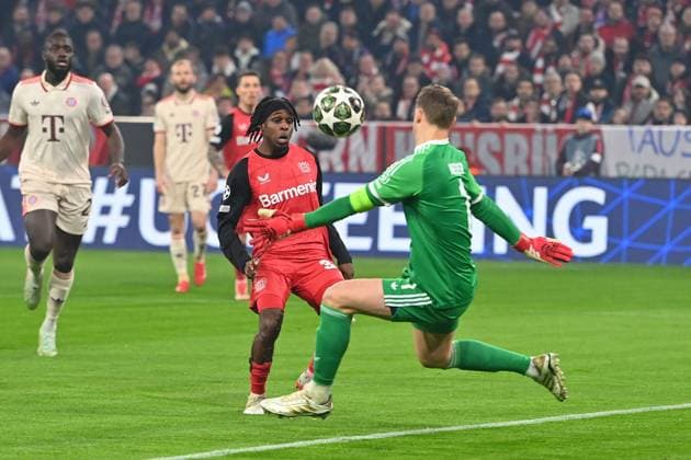 Goal chance Jeremie FRIMPONG Bayer Leverkusen , action,duel against Manuel NEW goalkeeper Bayern Muenchen ,penalty area scene football Champions League round of 16 FC Bayern Muenchen Bayer 04 Leverkusen on 05 03 2025 , A L L I A N Z A R E N A