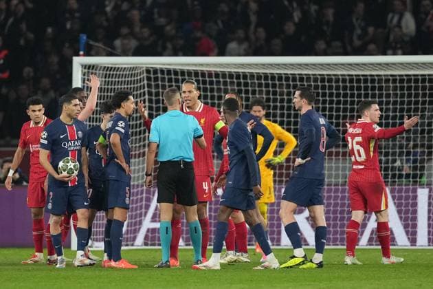Virgil van Dijk of Liverpool is unhappy with the referee Paris Saint-Germain v Liverpool, UEFA Champions League, Round of 16, First Leg, Football, Parc des Princes, Paris, France - 05 Mar 2025 EDITORIAL USE ONLY No use with unauthorised audio, video, data, fixture lists, club league logos or live services. Online in-match use limited to 120 images, no video emulation. No use in betting, games or single club league player publications.  Copyright: xDavexWinter Shutterstockx 15178313am