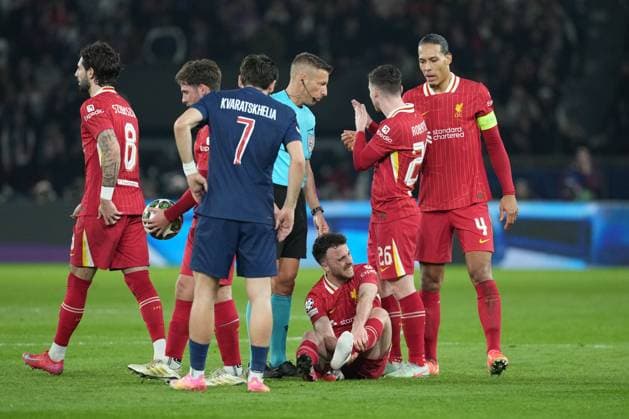 Diogo Jota of Liverpool loses a boot after a foul Paris Saint-Germain v Liverpool, UEFA Champions League, Round of 16, First Leg, Football, Parc des Princes, Paris, France - 05 Mar 2025 EDITORIAL USE ONLY No use with unauthorised audio, video, data, fixture lists, club league logos or live services. Online in-match use limited to 120 images, no video emulation. No use in betting, games or single club league player publications.  Copyright: xDavexWinter Shutterstockx 15178313an