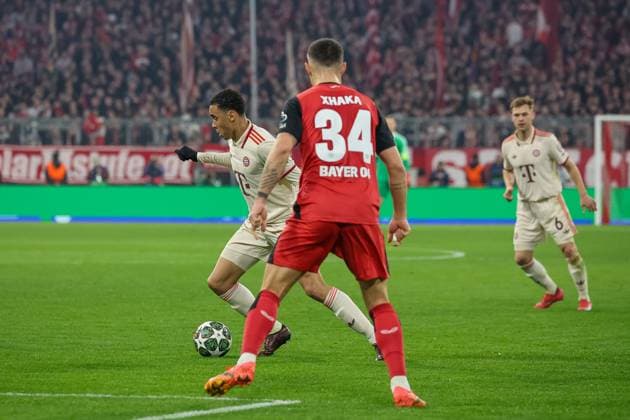 Jamal Musiala FC Bayern Muenchen, 42 with ball with Granit Xhaka Bayer 04 Leverkusen, 34 , GER, FC Bayern Muenchen vs Bayer 04 Leverkusen, Football, UEFA Champions League, Round of 16 first leg, 2024 2025 season, 05 03 2025, GER, FC Bayern Muenchen vs Bayer 04 Leverkusen, Football, UEFA Champions League, Round of 16 first leg, 2024 2025 season, 05 03 2025 Muenchen Copyright: xEibner-Pressefoto JennixMaulx EP_JML