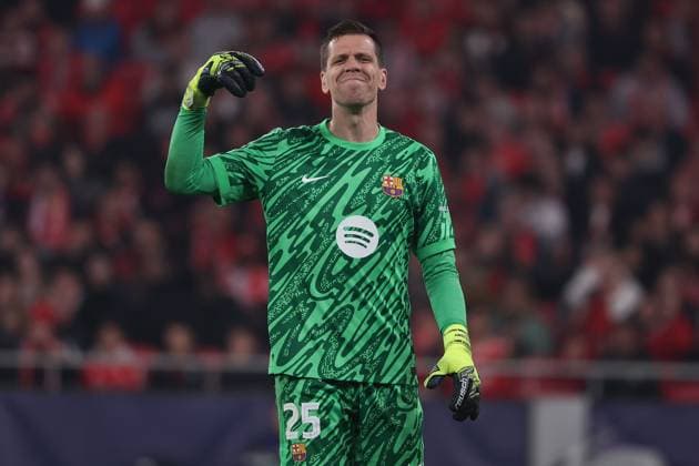 Portugal, Estadio do SL Benfica Lisbon 05 March 2025 Uefa Champions League phase 2024 25 Round of 16 S L Benfica FC Barcelona v l , Goalkeeper Wojciech Szczesny FC Barcelona gives instructions, gesticulates, gesticulates with arms gives instructions, gesticulate Copyright: JoaquimxFerreira