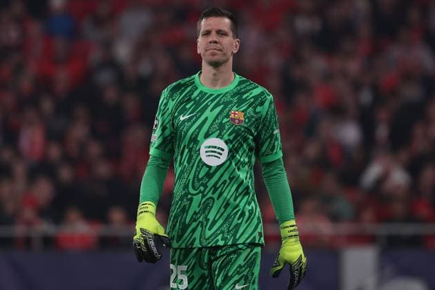 Portugal, Estadio do SL Benfica Lisbon 05 March 2025 Uefa Champions League phase 2024 25 Round of 16 S L Benfica FC Barcelona v l , Goalkeeper Wojciech Szczesny FC Barcelona gives instructions, gesticulates, gesticulates with arms gives instructions, gesticulate Copyright: JoaquimxFerreira