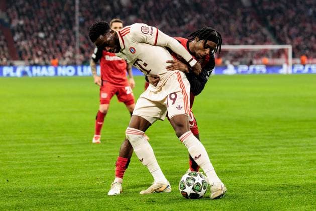 UEFA Champions League, FC Bayern Munich Bayer 04 Leverkusen 05 03 2025 duel Alphonso Davies FC Bayern Munich, 19 , Jeremie Frimpong Bayer 04 Leverkusen, 30 UEFA Champions League round of 16 first leg, FC Bayern Munich Bayer 04 Leverkusen Munich, Allianz Arena on 05 03 2025 Copyright: xBEAUTIFULxSPORTS Wunderlx