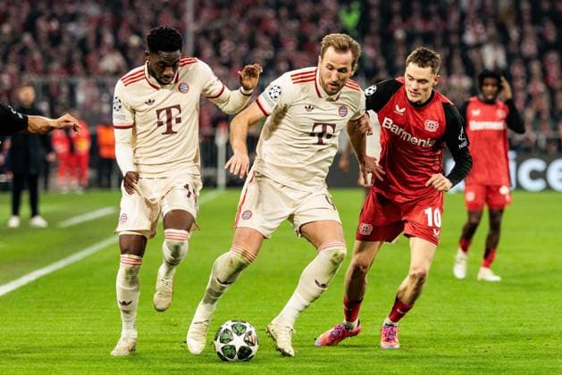 UEFA Champions League, FC Bayern Munich Bayer 04 Leverkusen 05 03 2025 duel Alphonso Davies FC Bayern Munich, 19 , Harry Kane FC Bayern Munich, 9 , Florian Wirtz Bayer 04 Leverkusen, 10 UEFA Champions League round of 16 first leg, FC Bayern Munich Bayer 04 Leverkusen Munich, Allianz Arena on 05 03 2025 Copyright: xBEAUTIFULxSPORTS Wunderlx
