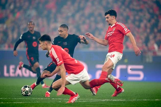 SL Benfica Vs FC Barcelona, Barca - UEFA Champions League 2024 25 Round Of 16 First Leg Raphinha of FC Barcelona shoots on goal during the UEFA Champions League 2024 25 UEFA Champions League 2024 25 Round of 16 first leg match between SL Benfica and FC Barcelona at on March 05, 2025 in Lisbon, Portugal. Lisbon, Portugal Lisbon Portugal  Copyright: xJosexManuelxAlvarezxReyx originalFilename:alvarezrey-slbenfic250305_npSry.jpg