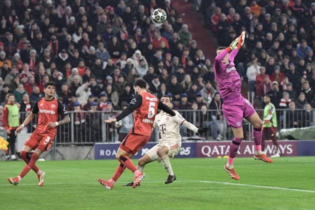 05 03 2025, xemx, Football UEFA Champions League, FC Bayern Muenchen Bayer 04 Leverkusen v l Mistake by Matej Kovar Bayer Leverkusen before the goal to 2 0 by Jamal Musiala FC Bayern Muenchen DFL DFB REGULATIONS PROHIBIT ANY USE OF PHOTOGRAPHS as IMAGE SEQUENCES and or QUASI VIDEO Muenchen