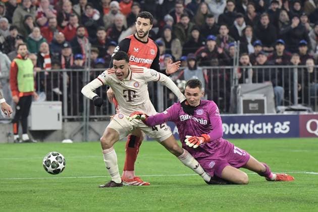 05 03 2025, xemx, Fussball UEFA Champions League, FC Bayern Muenchen Bayer 04 Leverkusen v l Jamal Musiala FC Bayern Muenchen Torschuetze, erzielt das Tor, Treffer, scores the goal 2 0 Matej Kovar Bayer Leverkusen DFL DFB REGULATIONS PROHIBIT ANY USE OF PHOTOGRAPHS as IMAGE SEQUENCES and or QUASI VIDEO Muenchen