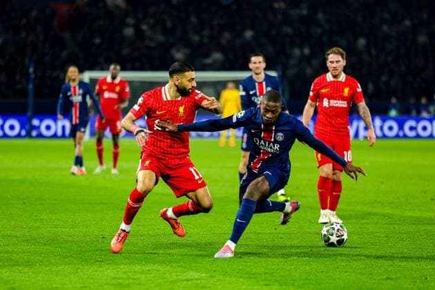 Paris Saint-Germain v Liverpool Champions League 05 03 2025. Nuno Mendes (25) of Paris Saint-Germain tussles with Mohamed Salah (11) of Liverpool during the Champions League match between Paris Saint-Germain and Liverpool at Parc des Princes, Paris, France on 5 March 2025. Editorial use only , Copyright: xNigelxKeenex PSI-21574-0040