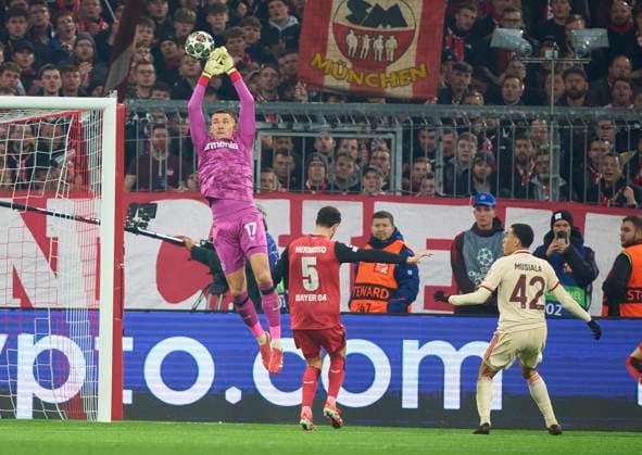 Matej Kovar, Lev 17 mistake, Jamal MUSIALA, FCB 42 2-0 goal in the round of 16 first leg match FC BAYERN MUENCHEN - BAYER 04 LEVERKUSEN of football UEFA Champions League in season 2024 2025 in Munich, Mar 5, 2025 , FCB, x.Spieltag, München