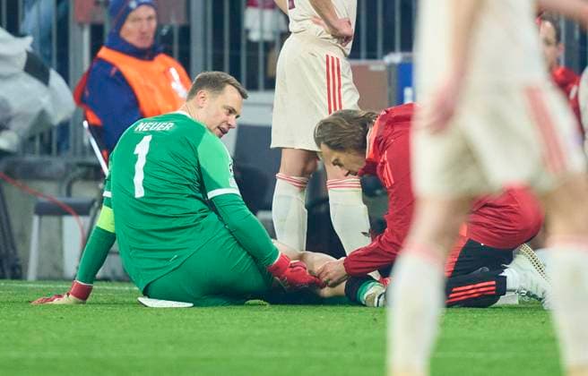 Manuel NEUER, goalkeeper FCB 1 injury in the round of 16 first leg match FC BAYERN MUENCHEN - BAYER 04 LEVERKUSEN of football UEFA Champions League in season 2024 2025 in Munich, Mar 5, 2025 , FCB, x.Spieltag, München