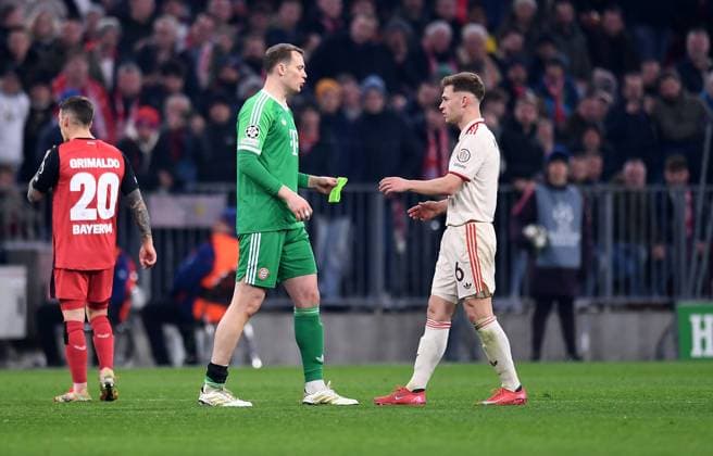 FOOTBALL CHAMPIONS LEAGUE SEASON 2024 2025 Round of 16 first leg FC Bayern Muenchen Bayer 04 Leverkusen 05 03 2025 Goalkeeper Manuel Neuer has to be substituted due to injury l, FC Bayern Muenchen gives the captains armband to Joshua Kimmich r, FC Bayern Muenchen