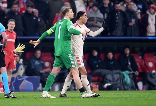 FOOTBALL CHAMPIONS LEAGUE SEASON 2024 2025 Round of 16 first leg FC Bayern Muenchen Bayer 04 Leverkusen 05 03 2025 Goalkeeper Manuel Neuer has to be substituted due to injury left, FC Bayern Muenchen with Jamal Musiala right, FC Bayern Muenchen