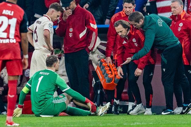 05 03 2025, FC Bayern München vs Bayer Leverkusen, UEFA Champions League, Round of 16 first leg injury Manuel Neuer FC Bayern Muenchen, 1 Copyright: xBahhoxKarax