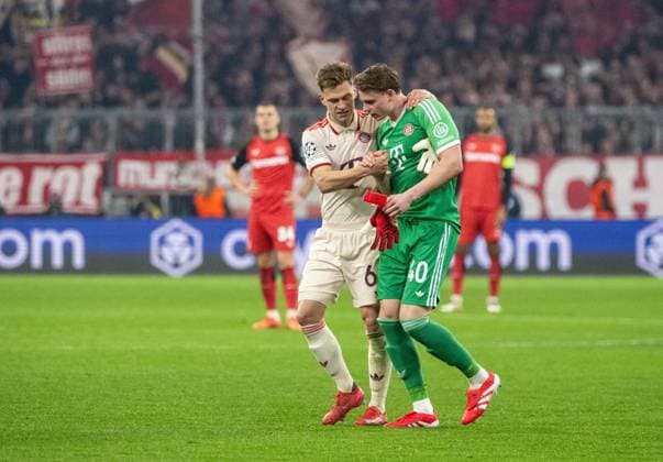 Soccer, Men, Season 2024 2025, Champions League Round of 16, First leg , FC Bayern Munich Bayer Leverkusen, f l Joshua Kimmich FC Bayern , Goalkeeper Jonas Urbig FC Bayern , 05 03 2025, Copyright: xMatthiasxKochx