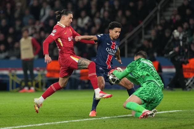 Sport Bilder des Tages A mad scramble in the penalty area as Darwin Nunez of Liverpool, Marquinhos of PSG and Gianluigi Donnarumma of PSG all compete for a loose ball Paris Saint-Germain v Liverpool, UEFA Champions League, Round of 16, First Leg, Football, Parc des Princes, Paris, France - 05 Mar 2025 EDITORIAL USE ONLY No use with unauthorised audio, video, data, fixture lists, club league logos or live services. Online in-match use limited to 120 images, no video emulation. No use in betting, games or single club league player publications. Copyright: xDavexWinter Shutterstockx 15178313bm