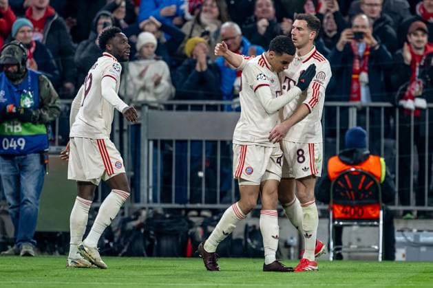 Alphonso Davies FC Bayern Muenchen, 19 and Leon Goretzka FC Bayern Muenchen, 8 celebrate with Jamal Musiala FC Bayern Muenchen, 42 his goal for 2 0 GER, FC Bayern Muenchen vs Bayer 04 Leverkusen, Football, Champions League, round of 16, first leg, Season 2024 2025, 05 03 DFL DFB REGULATIONS PROHIBIT ANY USE OF PHOTOGRAPHS as IMAGE SEQUENCES and or QUASI VIDEO GER, FC Bayern Muenchen vs Bayer 04 Leverkusen, Football, Champions League, Round of 16, First leg, Season 2024 2025, 05 03 Muenchen Copyright: xEibner-Pressefoto HeikexFeinerx EP_HFR