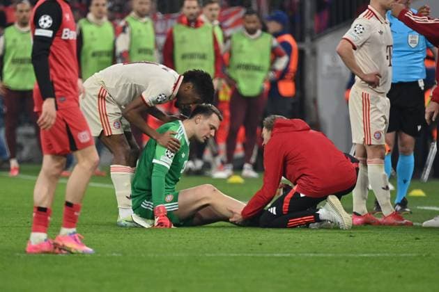 05 03 2025, xjrdrx, Football UEFA Champions League, FC Bayern Muenchen Bayer 04 Leverkusen v l Manuel Neuer FC Bayern Muenchen injured, injury, pain, aches DFL DFB REGULATIONS PROHIBIT ANY USE OF PHOTOGRAPHS as IMAGE SEQUENCES and or QUASI VIDEO Muenchen