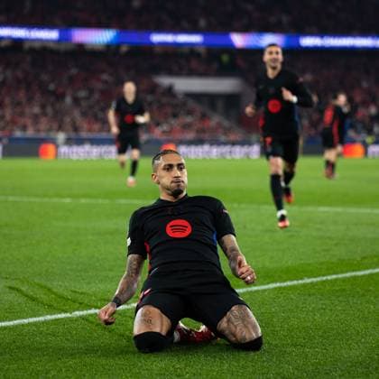 Raphinha scores Barcelona™s first goal during the UEFA Champions League match between Benfica and FC Barcelona, Barca at Estadio da Luz, in Lisbon, Portugal. (Diogo Sautchuk) Copyright: xDiogoxSautchukx