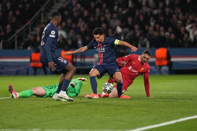 A mad scramble in the penalty area as Darwin Nunez of Liverpool, Marquinhos of PSG and Gianluigi Donnarumma of PSG all compete for a loose ball Paris Saint-Germain v Liverpool, UEFA Champions League, Round of 16, First Leg, Football, Parc des Princes, Paris, France - 05 Mar 2025 EDITORIAL USE ONLY No use with unauthorised audio, video, data, fixture lists, club league logos or live services. Online in-match use limited to 120 images, no video emulation. No use in betting, games or single club league player publications.  Copyright: xDavexWinter Shutterstockx 15178313bu