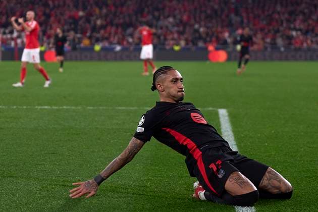 Sport Bilder des Tages SL Benfica Vs FC Barcelona, Barca - UEFA Champions League 2024 25 Round Of 16 First Leg Raphinha of FC Barcelona celebrates after scoring his team s first goal during the UEFA Champions League 2024 25 UEFA Champions League 2024 25 Round of 16 first leg match between SL Benfica and FC Barcelona at on March 05, 2025 in Lisbon, Portugal. Lisbon, Portugal Lisbon Portugal  Copyright: xJosexManuelxAlvarezxReyx originalFilename:alvarezrey-slbenfic250305_npDVv.jpg