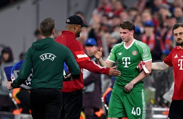 FOOTBALL CHAMPIONS LEAGUE SEASON 2024 2025 Round of 16 first leg FC Bayern Muenchen Bayer 04 Leverkusen 05 03 2025 Coach Vincent Kompany FC Bayern Muenchen with goalkeeper Jonas Urbig re, FC Bayern Muenchen Substitution