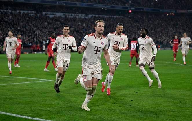 05 03 2025, Football UEFA Champions League 2024 2025 Round of 16, FC Bayern Munich Bayer 04 Leverkusen, in the Allianz Arena Munich FC Bayern Munich celebrating the goal to 3 0 by foul penalty, scorer Harry Kane mi , Bayern Munich DFL and DFB regulations prohibit any use of photographs as image sequences and or quasi video