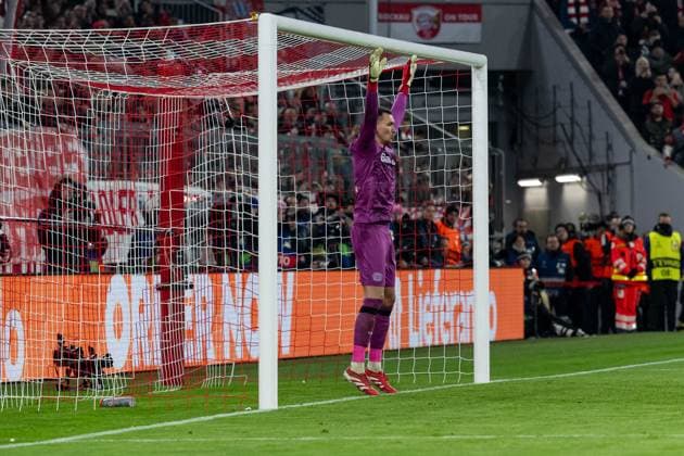 Matej Kovar goalkeeper, Bayer 04 Leverkusen, 17 awaits the penalty kick from Harry Kane FC Bayern Muenchen, 9 , not in picture GER, FC Bayern Muenchen vs Bayer 04 Leverkusen, Football, Champions League, round of 16, first leg, 2024 2025 season, 05 03 DFL DFB REGULATIONS PROHIBIT ANY USE OF PHOTOGRAPHS as IMAGE SEQUENCES and or QUASI VIDEO GER, FC Bayern Muenchen vs Bayer 04 Leverkusen, Football, Champions League, Round of 16, First leg, Season 2024 2025, 05 03 Muenchen Copyright: xEibner-Pressefoto HeikexFeinerx EP_HFR