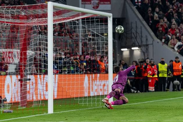 Matej Kovar goalkeeper, Bayer 04 Leverkusen, 17 cannot save the penalty kick from Harry Kane FC Bayern Muenchen, 9 , not in picture GER, FC Bayern Muenchen vs Bayer 04 Leverkusen, Football, Champions League, round of 16, first leg, Season 2024 2025, 05 03 DFL DFB REGULATIONS PROHIBIT ANY USE OF PHOTOGRAPHS as IMAGE SEQUENCES and or QUASI VIDEO GER, FC Bayern Muenchen vs Bayer 04 Leverkusen, Football, Champions League, Round of 16, First leg, Season 2024 2025, 05 03 Muenchen Copyright: xEibner-Pressefoto HeikexFeinerx EP_HFR