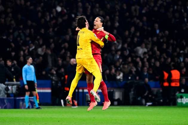 Sport Bilder des Tages FOOTBALL : PSG vs Liverpool - Ligue des Champions - 05 03 2025 Alisson Becker ( 1 - Liverpool ) celebrates with Virgil van Dijk ( 4 - Liverpool ) during the UEFA Champions League match between Paris Saint Germain and Liverpool FC at Parc Des Princes on March 05 , 2025 in Paris, France. ( Photo by Dante Badano PsnewZ ) - ParisFrance  Copyright: xDantexBadanox