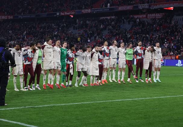 Football, Men, Champions League, Season 2024 2025, FC Bayern Munich Bayer 04 Leverkusen, Round of 16 first leg,Allianz Arena The FC Bayern Munich team celebrating together after the match in front of the south curve