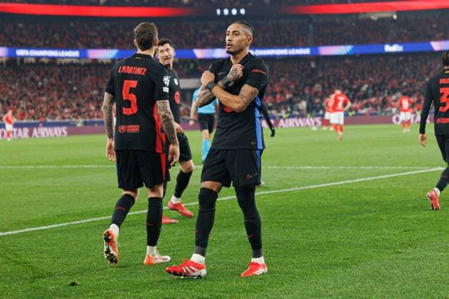 Raphinha seen celebrating after scoring goal during UEFA Champions League Round of 16 game between teams of SL Benfica and FC Barcelona, Barca (Maciej Rogowski) Lisboa Estadio Da Luz Portugal Copyright: xMaciejxRogowskix slbfcb2425-3