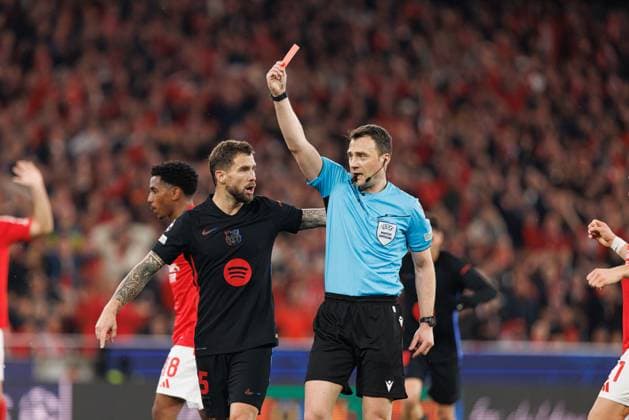 Inigo Martinez and Felix Zwayer seen during UEFA Champions League Round of 16 game between teams of SL Benfica and FC Barcelona, Barca (Maciej Rogowski) Lisboa Estadio Da Luz Portugal Copyright: xMaciejxRogowskix slbfcb2425-13