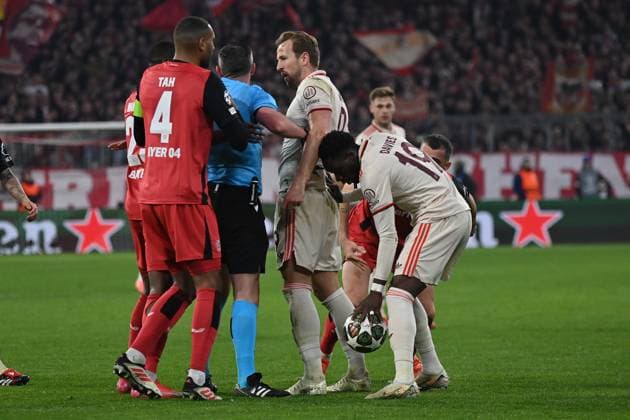 05 03 2025, xjrdrx, Football UEFA Champions League, FC Bayern Muenchen Bayer 04 Leverkusen v l Nordi Mukiele Bayer Leverkusen Harry Kane FC Bayern Muenchen Referee Referee Michael Oliver England Alphonso Davies FC Bayern Muenchen DFL DFB REGULATIONS PROHIBIT ANY USE OF PHOTOGRAPHS as IMAGE SEQUENCES and or QUASI VIDEO Muenchen