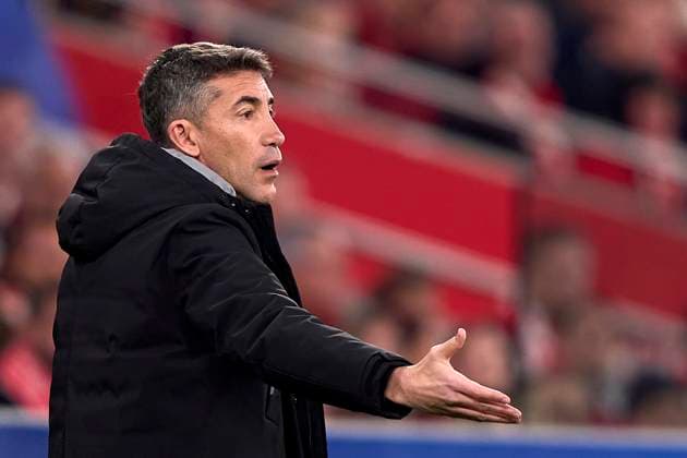 SL Benfica Vs FC Barcelona, Barca - UEFA Champions League 2024 25 Round Of 16 First Leg Bruno Lage, Head Coach of SL Benfica reacts during the UEFA Champions League 2024 25 UEFA Champions League 2024 25 Round of 16 first leg match between SL Benfica and FC Barcelona at on March 05, 2025 in Lisbon, Portugal. Lisbon, Portugal Lisbon Portugal  Copyright: xJosexManuelxAlvarezxReyx originalFilename:alvarezrey-slbenfic250305_npENw.jpg